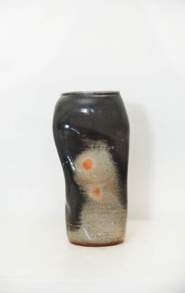 Black Hugged Table Vase